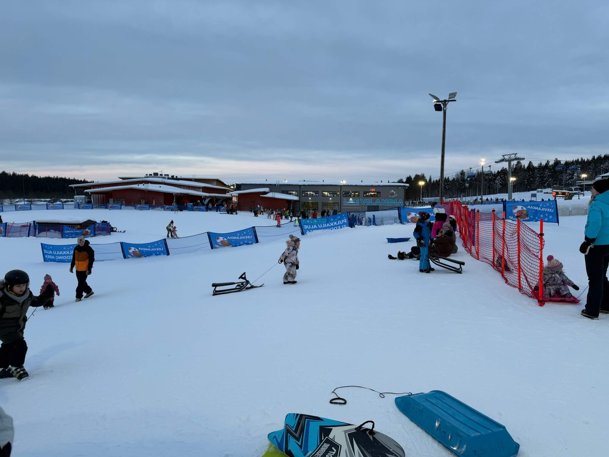 Families enjoying Leevilandia’s sledging hill
